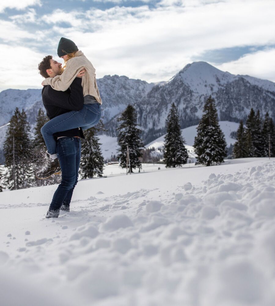 Pärchenfoto im Schnee